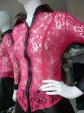 Blusa em renda com couro